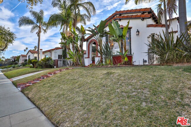 Foto del edificio - 4231 Angeles Vista Blvd