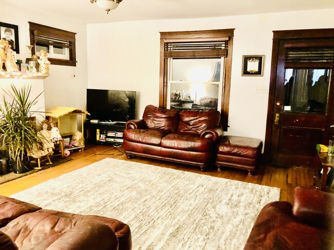 Living Room - 823 W Miner St