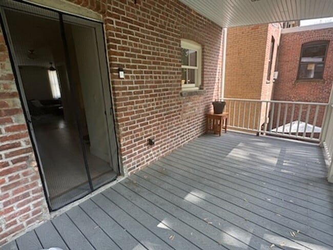 Building Photo - 150 Lander St