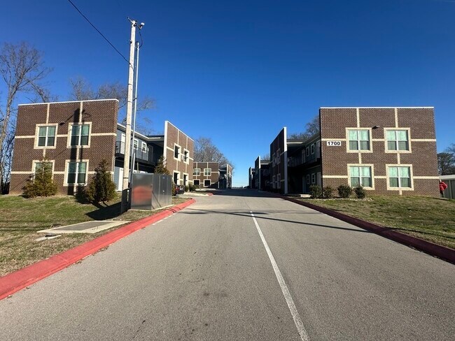 Building Photo - 1700 Hampshire Pike