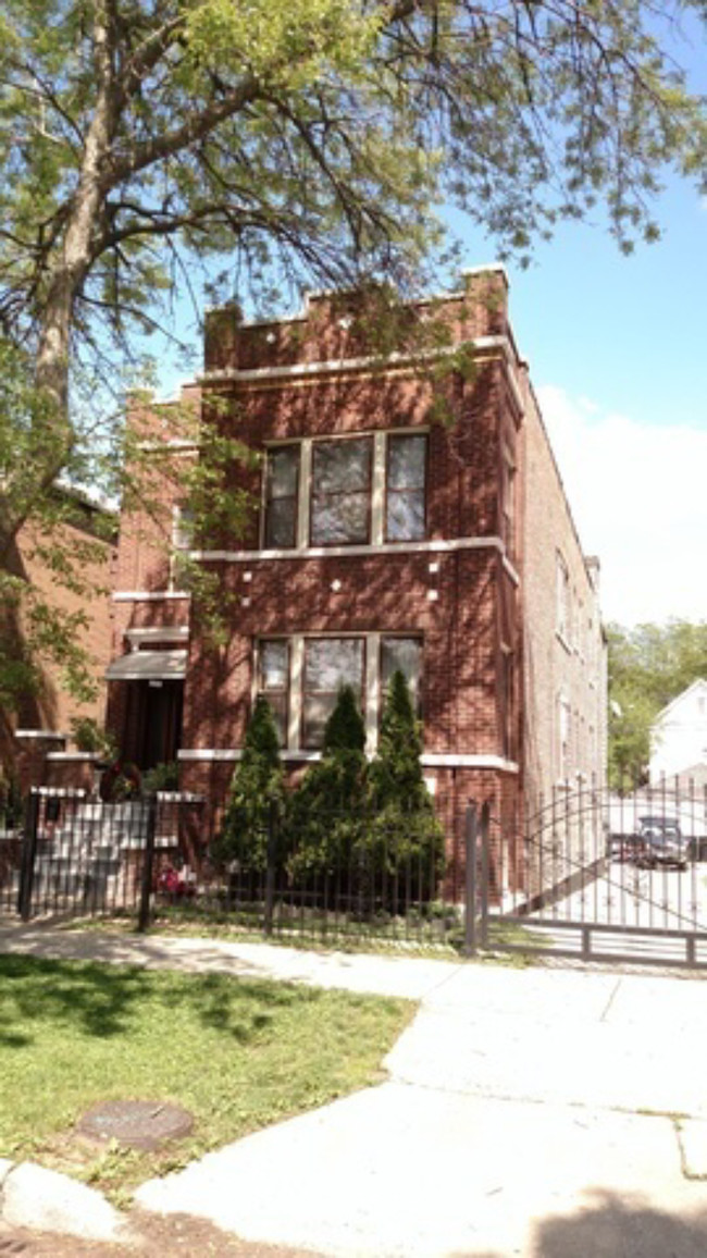 Side - 8505 S Burnham Ave