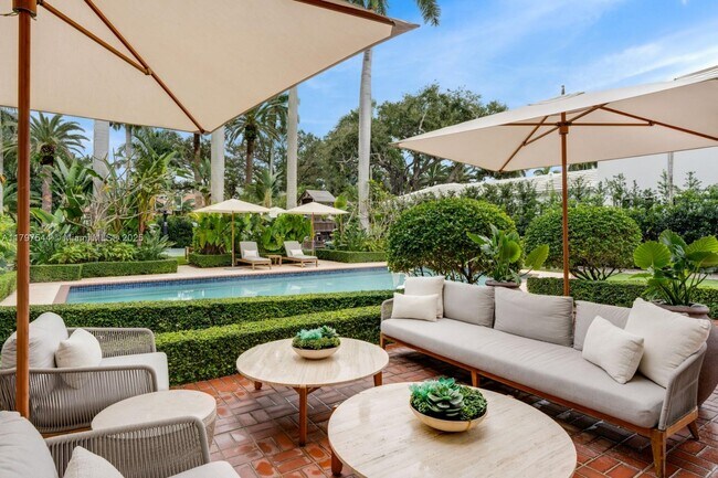 Foto del edificio - 6655 Pine Tree Ln