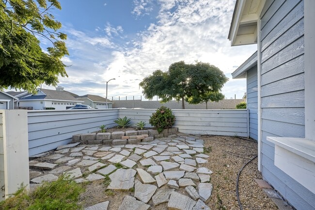 Building Photo - 806 Windward Ln