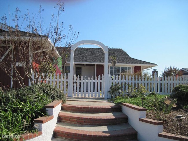 Building Photo - 24382 Los Serranos Dr