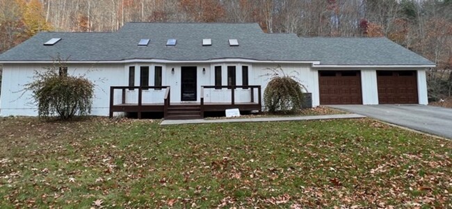 Foto del edificio - 250 River Run Rd