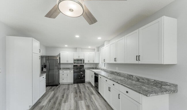 Kitchen - 5505 W 45th St
