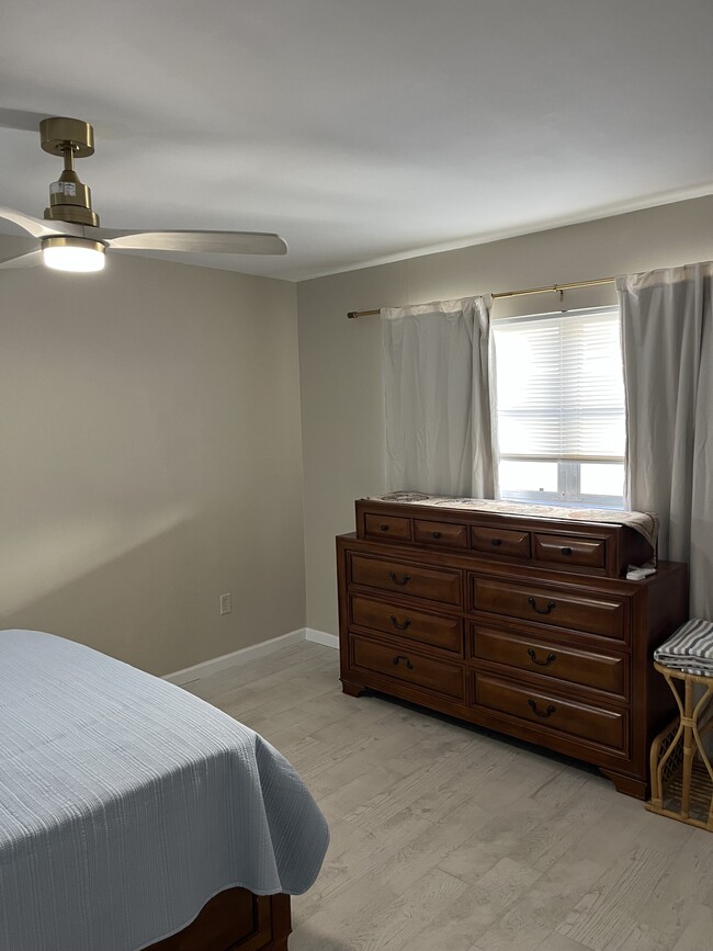 Building Photo - 220 Park Blvd N