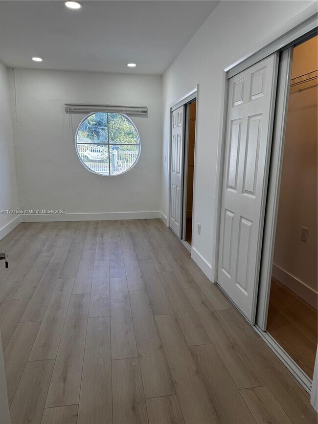 Foto del edificio - 2520 NW 122nd St