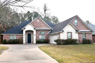 Building Photo - 710 Huntwick Ln