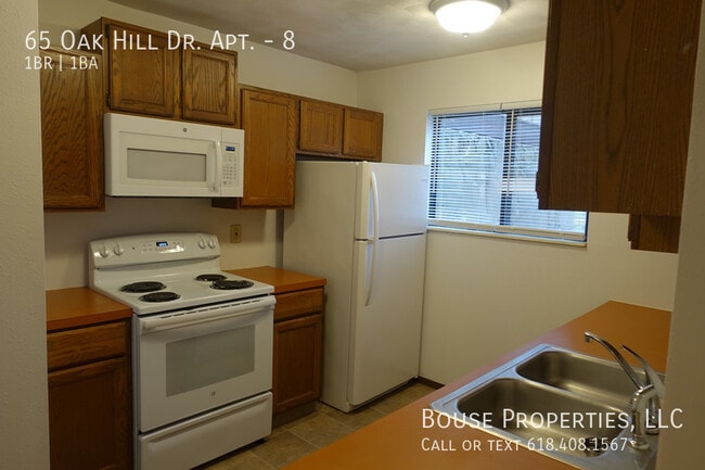 Building Photo - 65 Oak Hill Dr
