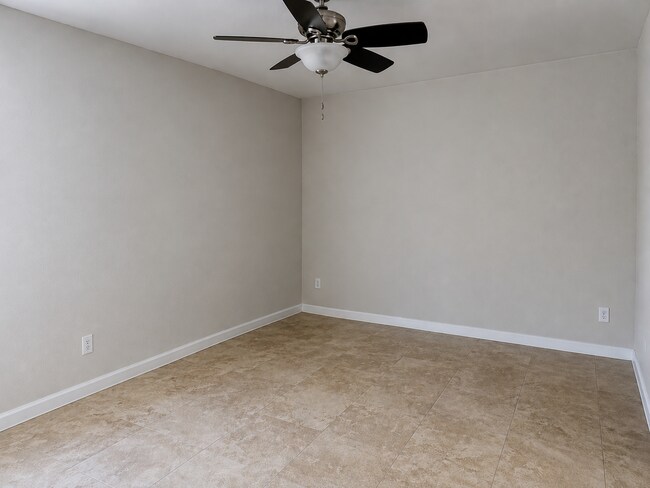 Foto del edificio - 1760 Palm Cove Blvd