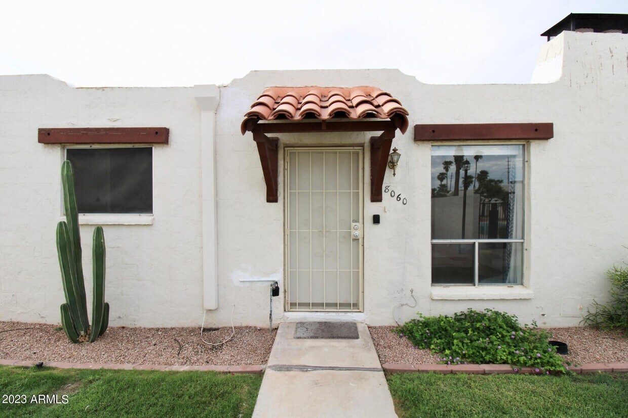 Foto principal - 8060 E Oak St