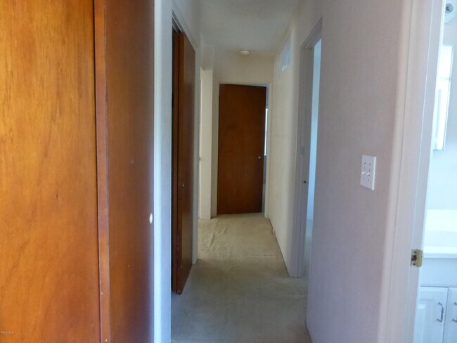 Foto del edificio - 451 Indian Acres Dr