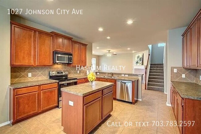 Foto del edificio - 1027 Johnson City Ave