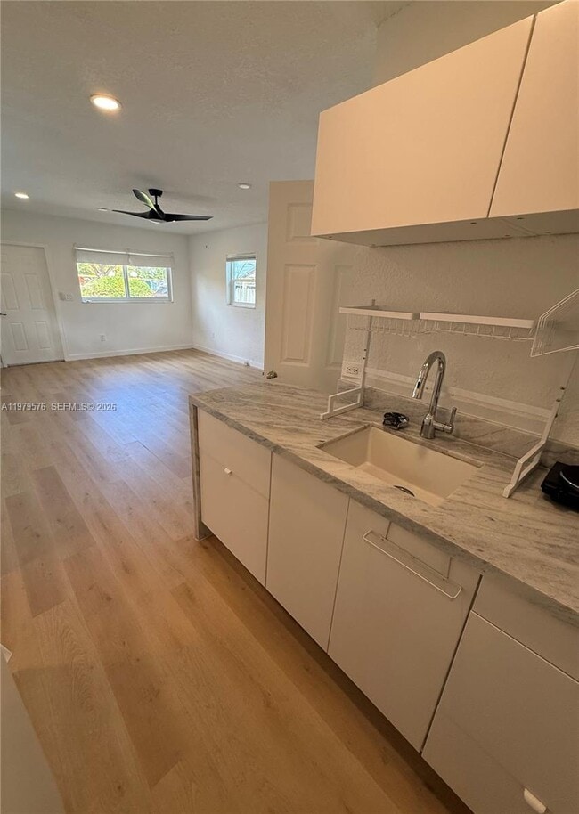Foto del edificio - 2421 SW 26th Terrace