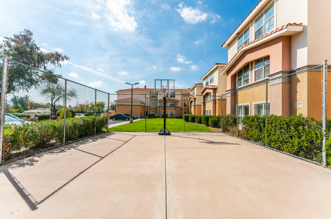 Building Photo - 9880 N Scottsdale Rd