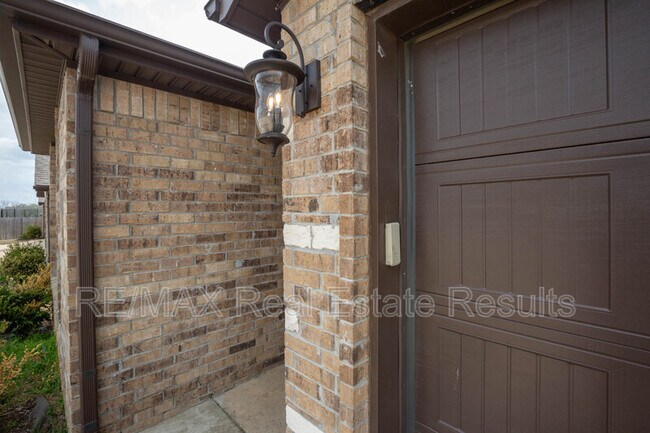 Building Photo - 1523 Purple Finch St