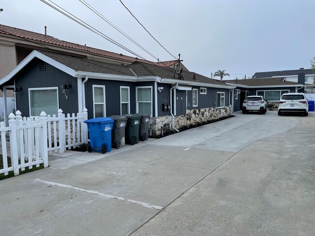 Building Photo - 2018 Plant Ave