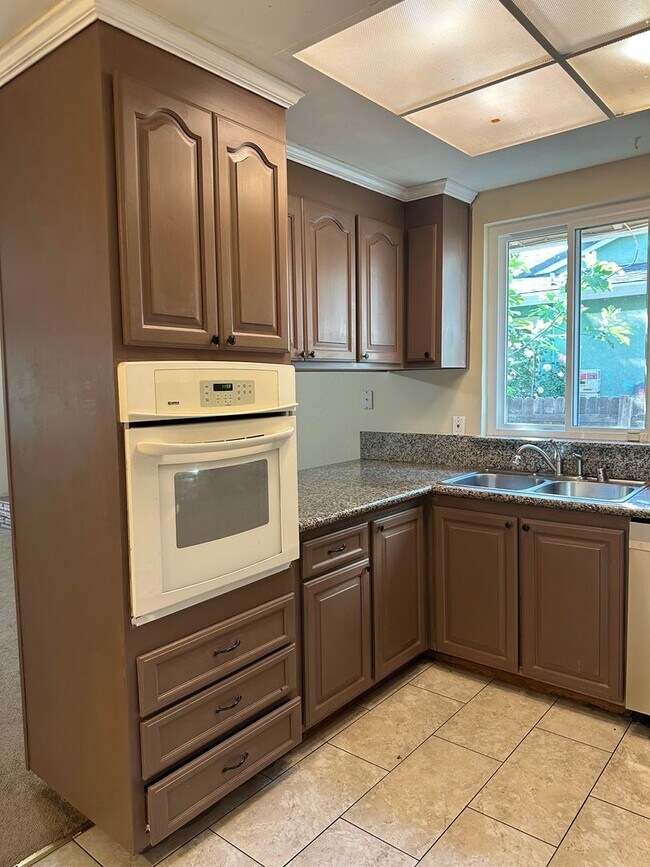 Foto del edificio - 4 Bdrm 2 Bath located in Elk Grove Unifed School District