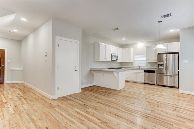 Foto del edificio - 822 E 37th St