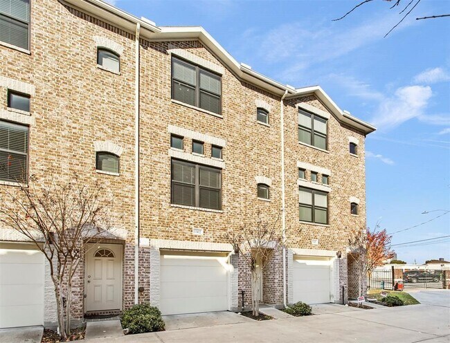 Building Photo - 2710 Hullsmith Dr
