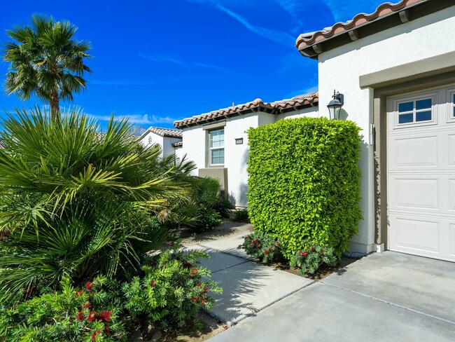 Building Photo - 60435 Living Stone Dr