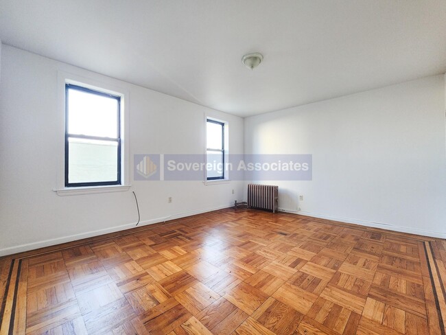 Building Photo - 165 Pinehurst Ave