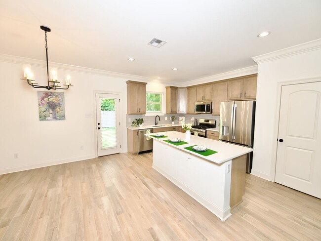 Building Photo - Gorgeous property in the highly sought aft...