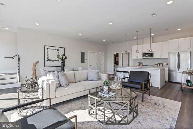 Building Photo - 1255 Penn St NE