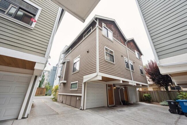 Building Photo - 2 bedroom in Seattle WA 98112