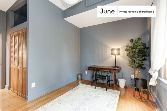 Foto del edificio - Private bedroom in 4 bed/2.5 bath Home