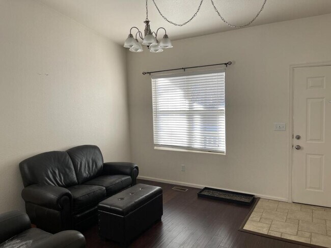Foto del edificio - 1284 Cumberland Dr