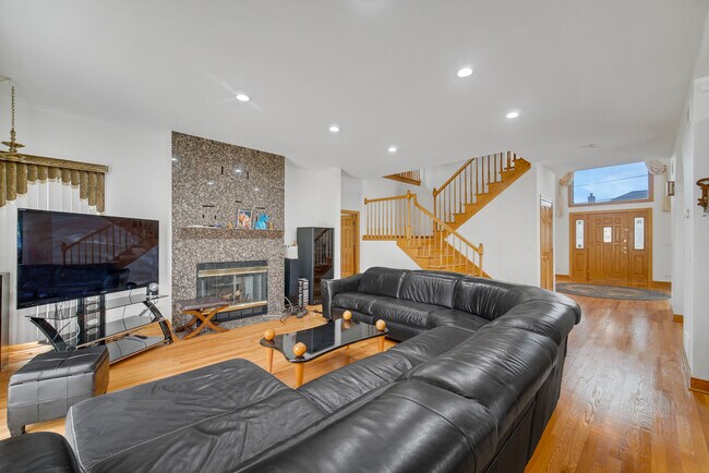 Foto del edificio - 9131 Delphia St