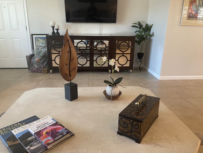 Foto del edificio - 8222 E Heatherbrae Ave