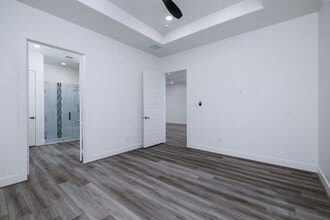 Building Photo - 68 Fairway Dr