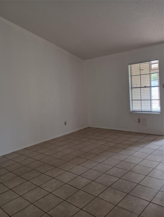 Foto del edificio - 7900 Brodie Ln