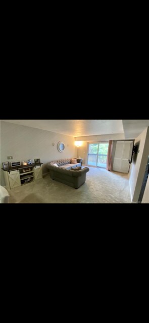 Living - 1211 Twin Circle Dr