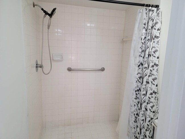 Building Photo - 9999 Summerbreeze Dr