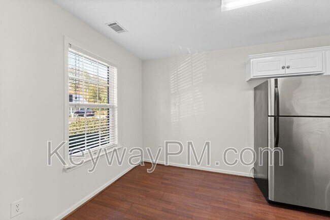 Building Photo - 189 Satomi Way