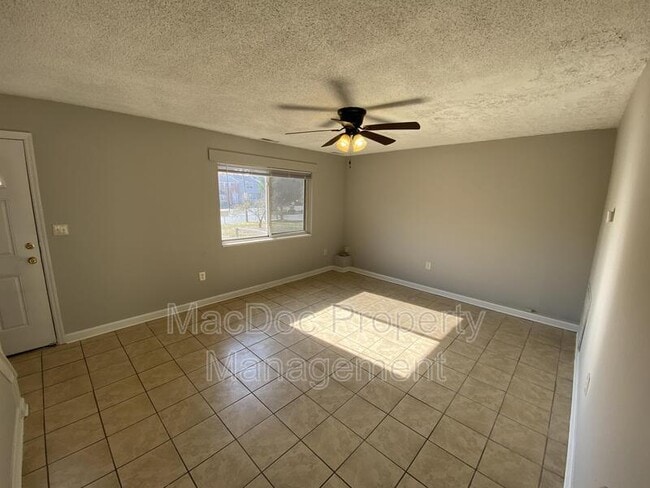 Foto del edificio - 733 Bellows Ave