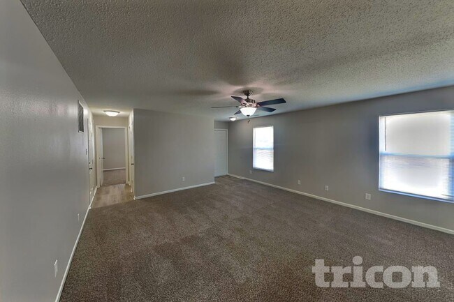 Building Photo - 2869 Ludwig Dr
