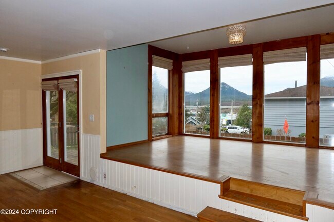 Building Photo - 3718 Hillside Rd