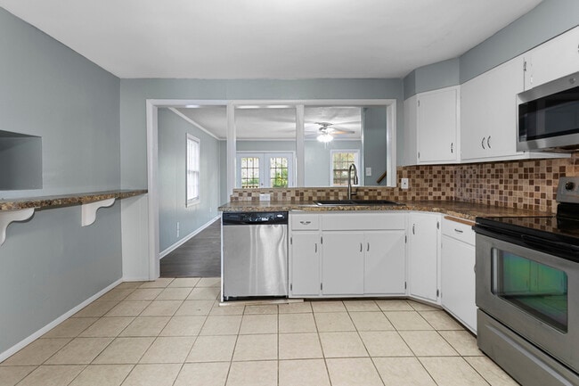 Foto del edificio - 5119 Woodson Rd