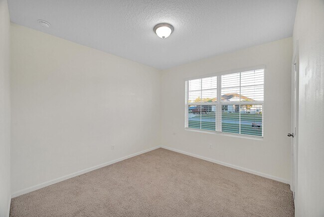 Foto del edificio - 2538 SE Rock Springs Dr