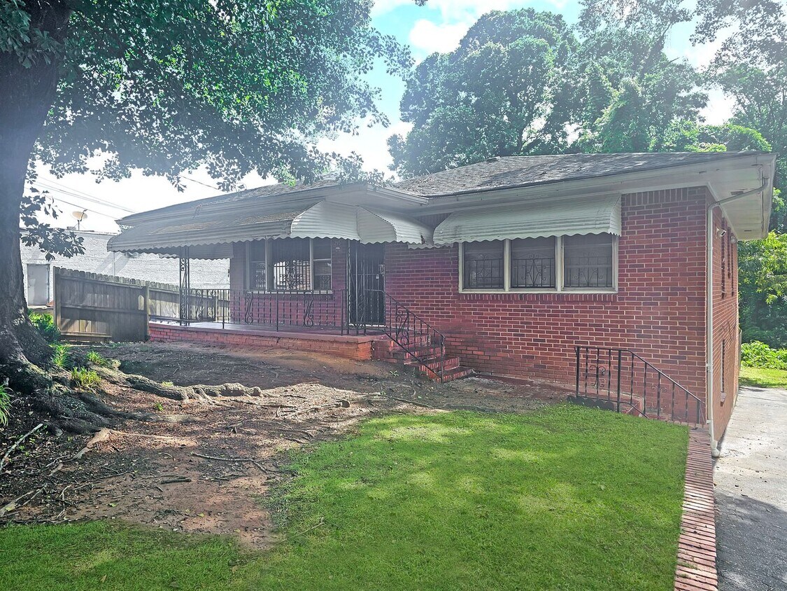 Foto principal - 4-Bedroom Ranch in the Heart of Atlanta – ...