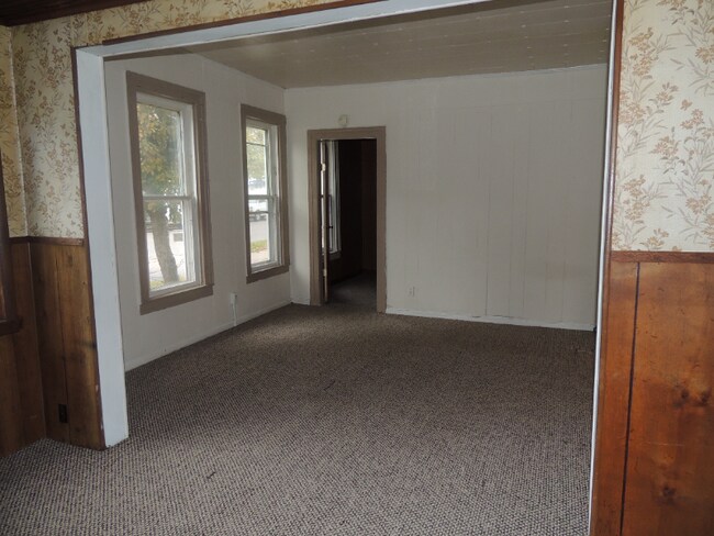 Building Photo - 108 E Montcalm St