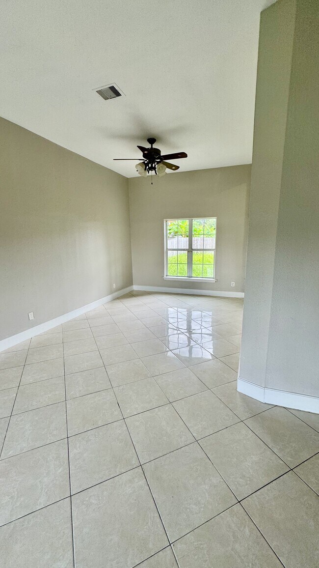 Foto del edificio - 4415 Tulip Ln
