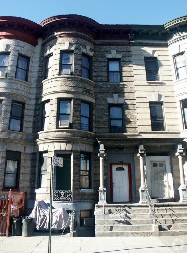Foto principal - 1483 Bryant Ave