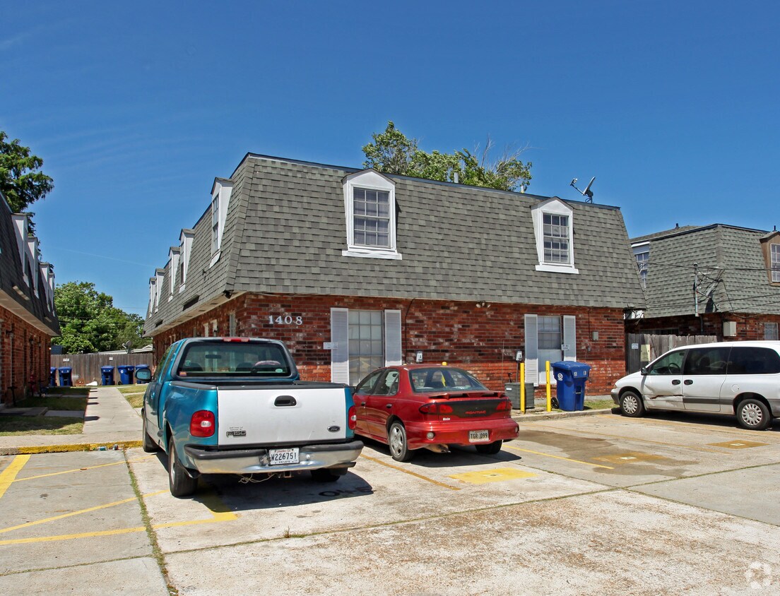 Building Photo - 1404-1408 Hickory Ave