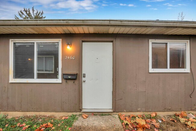 Foto del edificio - 2460-2462 Hiawatha St